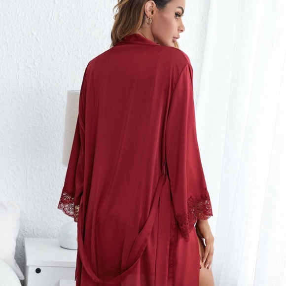 SHEIN Contrast Lace Satin Slip With Belted Robe - Picture 2 of 7